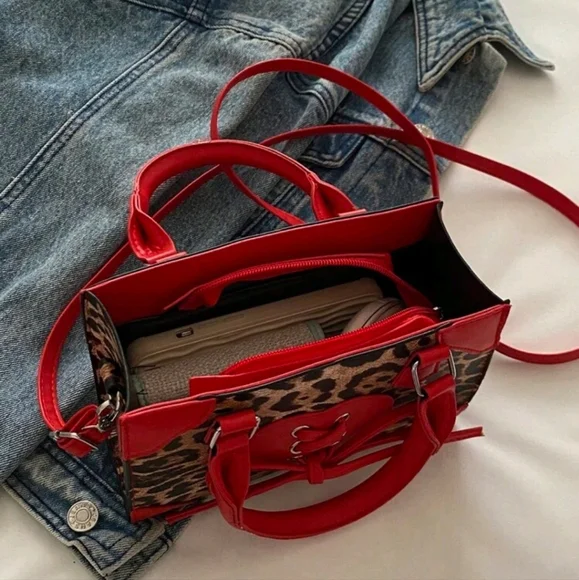 A New Fall And Winter Season Retro Fashion Leopard Print Mini Handbag Square Bag